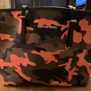 Michael Kors Medium Jet Set Travel Tote